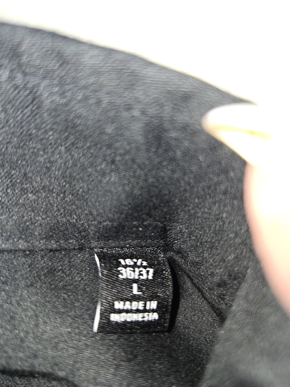 Van Heusen Men's Black Button Down Shirt With Point Collar Size Large - Picture 6 of 14